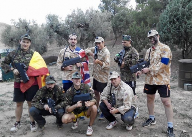 Jugadores de laser en La Almunia.JPG